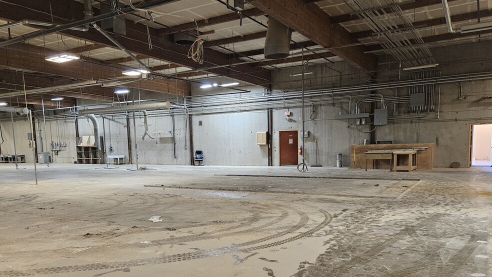 More Photos Of 2219 Talley Way, Kelso Industrial For Sale