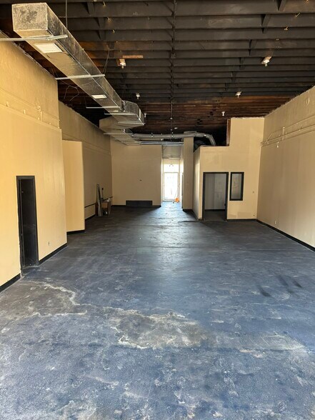 More Photos Of 124 E Broadway Ave, Enid Storefront Retail Office For Sale