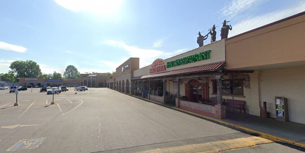 More Photos Of 500-740 W Lincoln Ave, Goshen Unknown For Lease