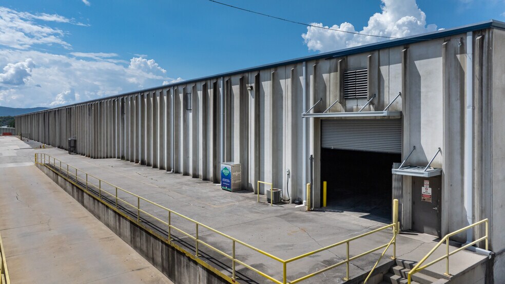 More Photos Of 999 Enterprise Dr, Dalton Distribution For Sale