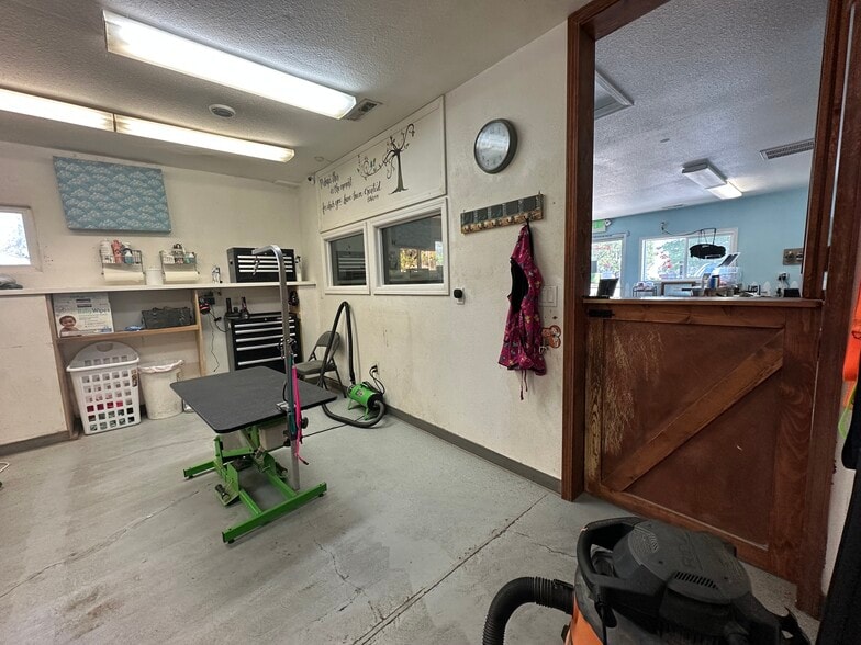 More Photos Of 945 Alder Dr N, Salem Office For Lease