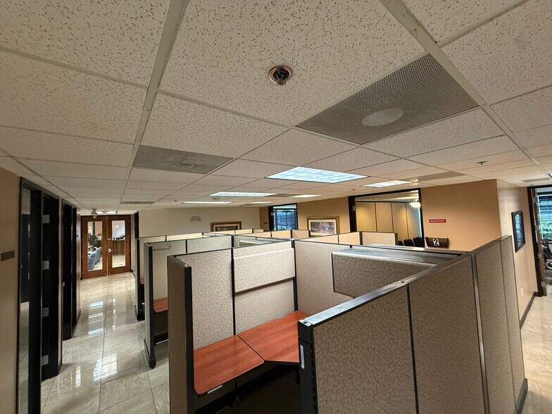 More Photos Of 202 E Earll Dr, Phoenix Medical For Sale