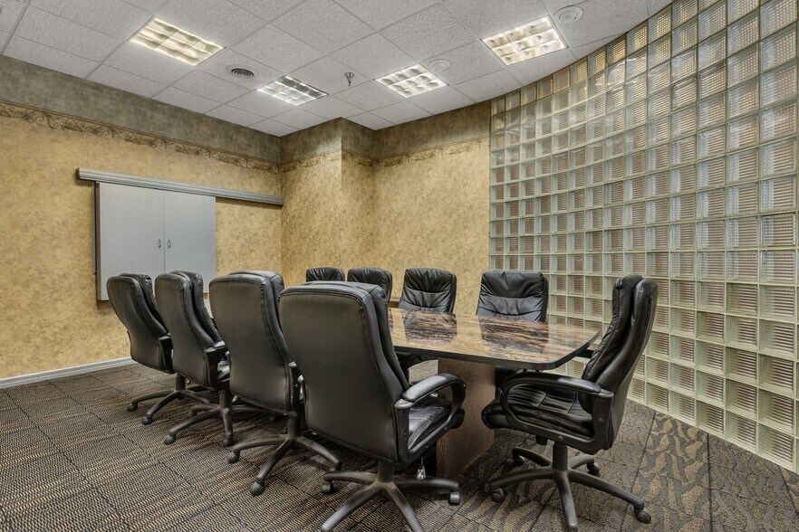 More Photos Of 14 7th Ave N, Saint Cloud Office For Sale