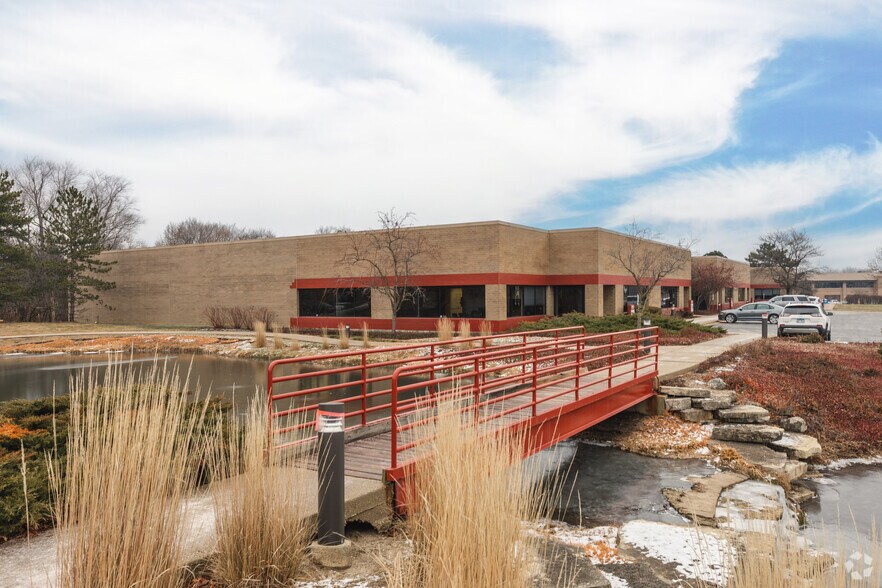 Primary Photo Of 950-990 Corporate Woods Pky, Vernon Hills Light Distribution For Lease