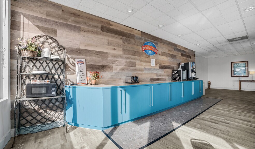 More Photos Of 325 Main St, Keokuk Hotel For Sale