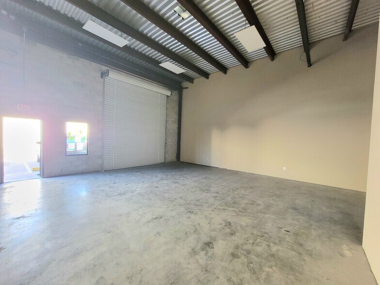More Photos Of 6501 Ashcroft Dr, Houston Industrial For Lease
