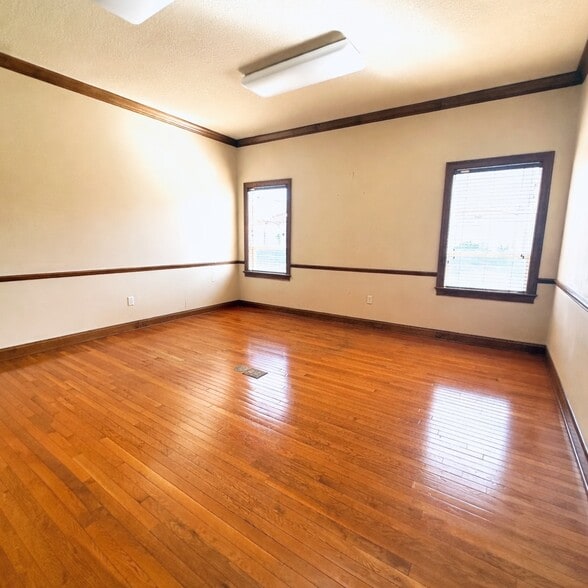 More Photos Of 5115 S Lakeland Dr, Lakeland Office For Lease