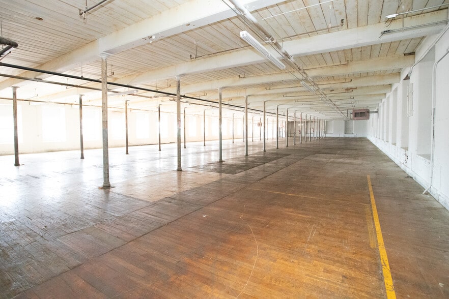 More Photos Of 1 Lewiston St, Fall River Warehouse For Lease