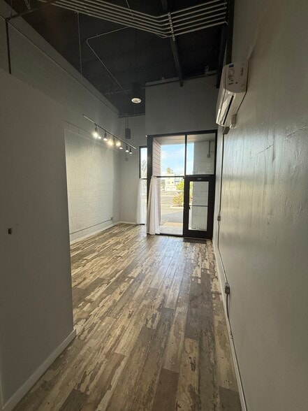 More Photos Of 3546-3596 Skyway Dr, Santa Maria Storefront Retail Office For Lease