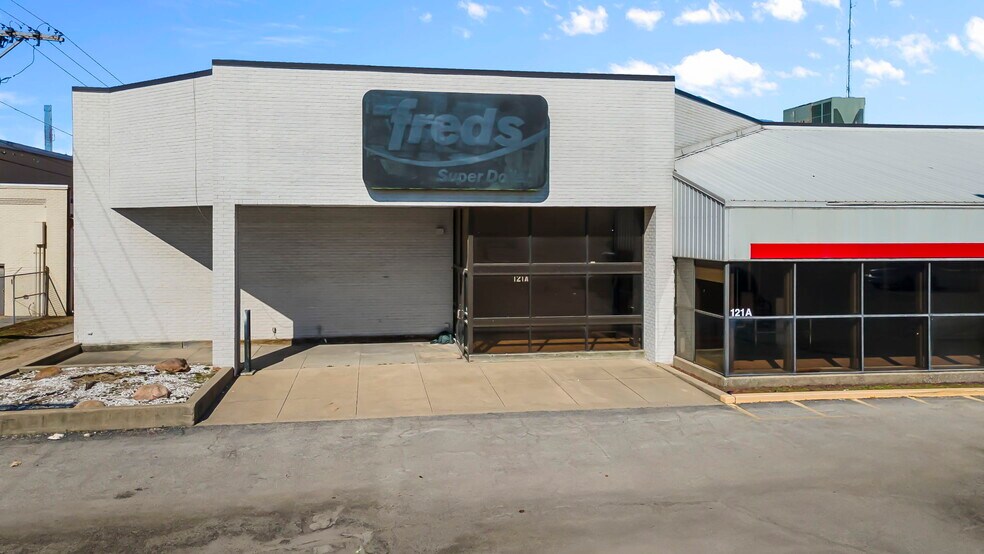 More Photos Of 121 S Sprigg St, Cape Girardeau Supermarket For Sale