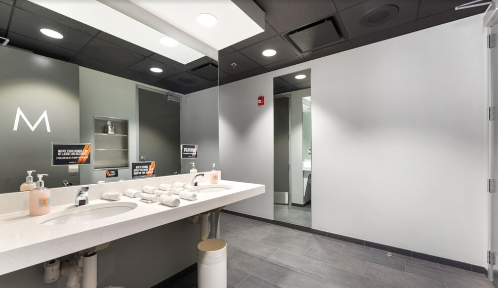 More Photos Of 230 E Ogden Ave, Hinsdale Medical For Lease