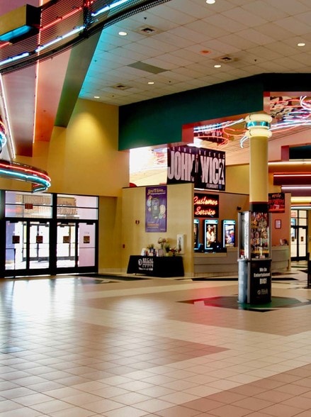 More Photos Of 300 Parkway Dr, Lincolnshire Movie Theatre For Lease
