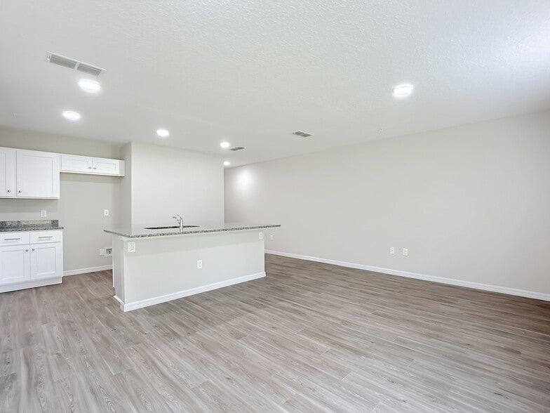 More Photos Of 9556 Hood Rd, Jacksonville Apartments For Sale