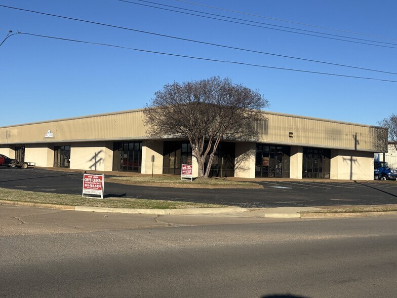 More Photos Of 5210 Pleasant View Rd, Memphis Showroom For Lease