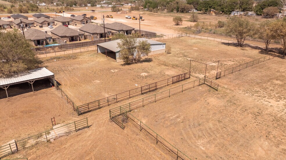 More Photos Of 510 Valencia Ave, Lubbock Warehouse For Sale