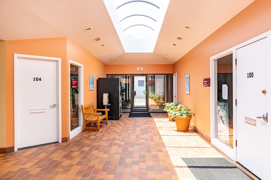 More Photos Of 909 W Maple Rd, Clawson Medical For Sale