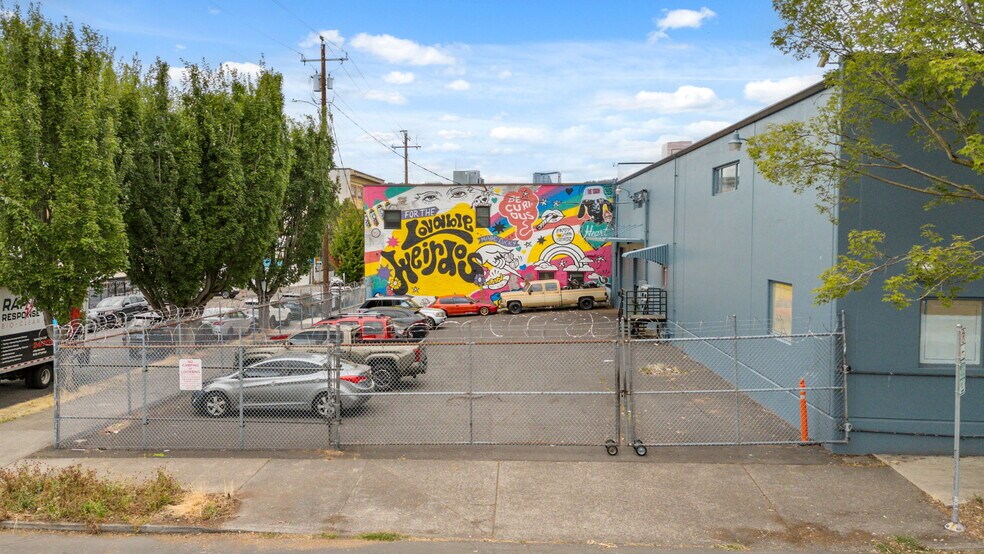 More Photos Of 323 SE 7th Ave, Portland Warehouse For Sale