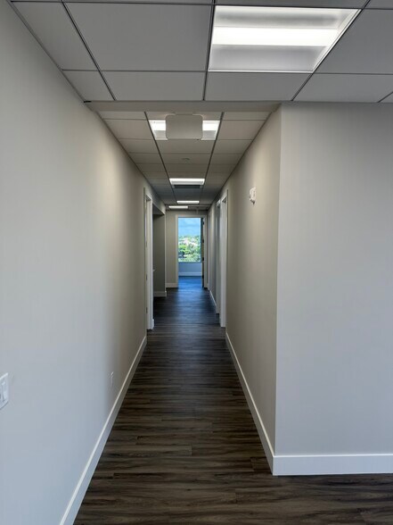 More Photos Of 2150 Goodlette-Frank Rd, Naples Office For Lease
