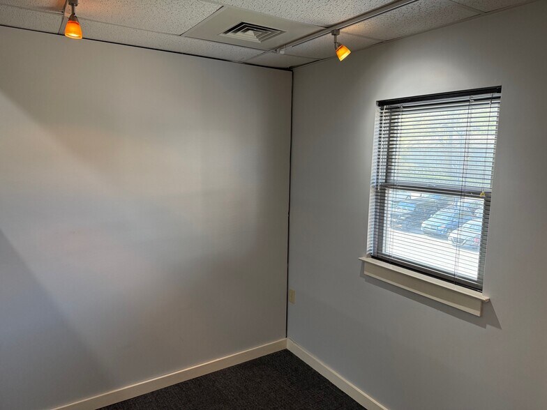 More Photos Of 211 W Matthews St, Matthews Office For Sale