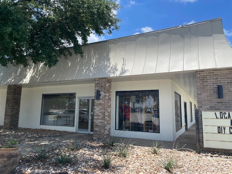 More Photos Of 410 W Southwest Loop 323, Tyler Storefront For Lease