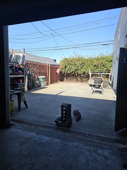 More Photos Of 2109 W Gaylord St, Long Beach Warehouse For Sale