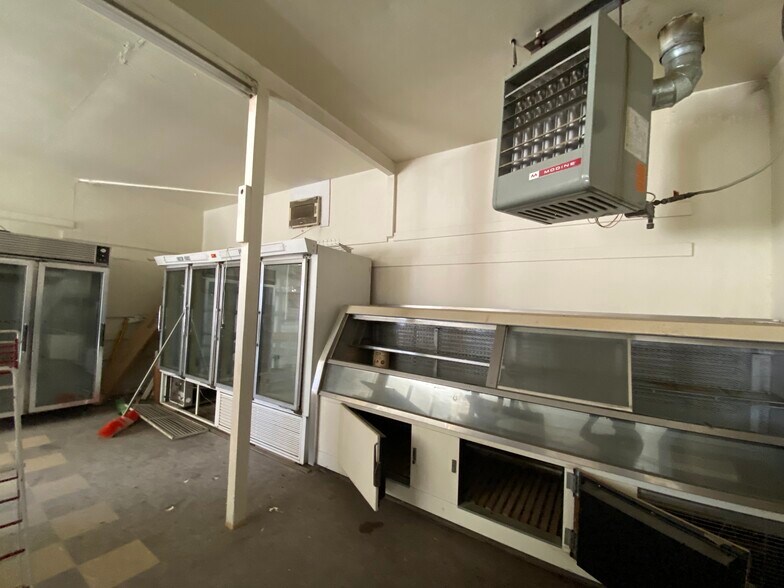 More Photos Of 25 Fremont St, Lysite General Retail For Sale