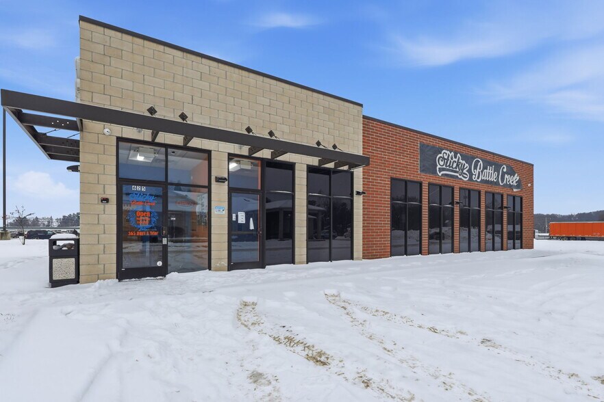 More Photos Of 228 North Ave, Battle Creek Freestanding For Sale