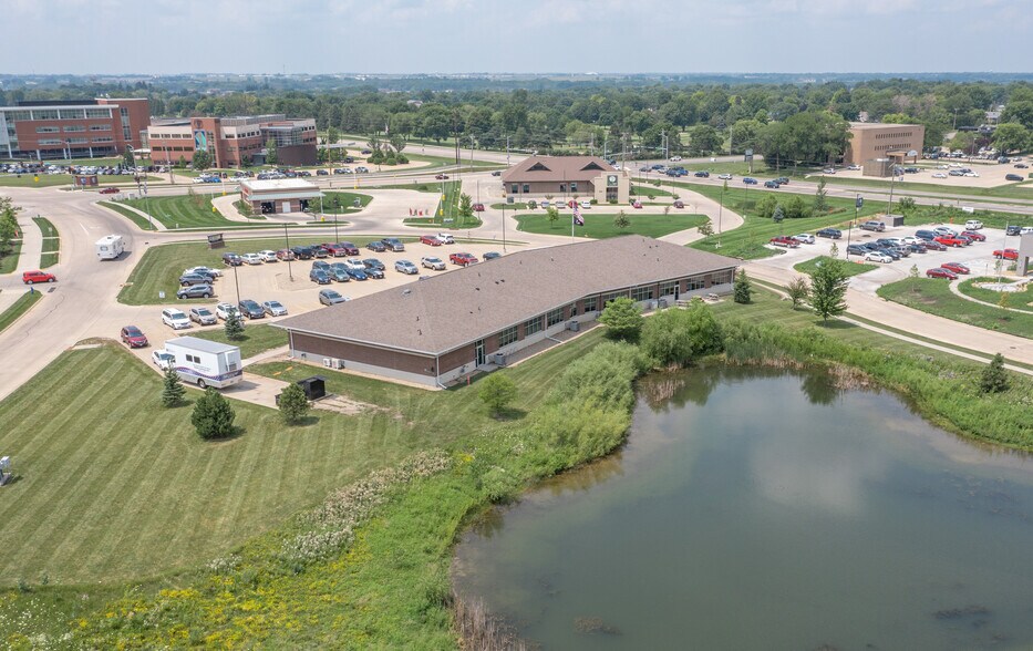 More Photos Of 945 Tower Dr, Waterloo Medical For Lease