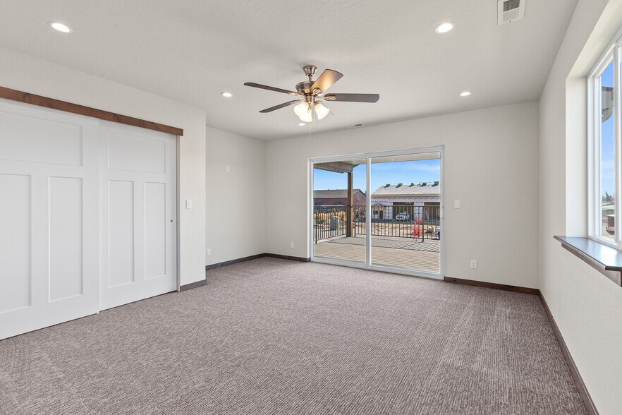 More Photos Of 9990 N Lyle Loop, Hayden Warehouse For Sale