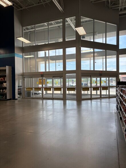 More Photos Of 4825 Marburg Ave, Cincinnati Freestanding For Lease
