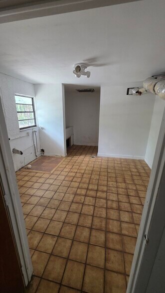 More Photos Of 7102 N Armenia Ave, Tampa Flex For Sale