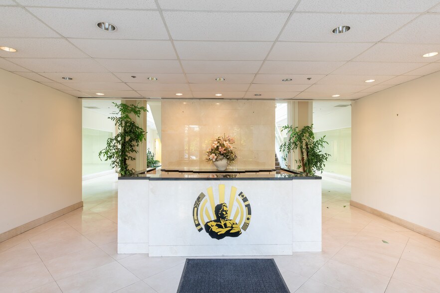 More Photos Of 21100 Erwin St, Woodland Hills Office For Sale