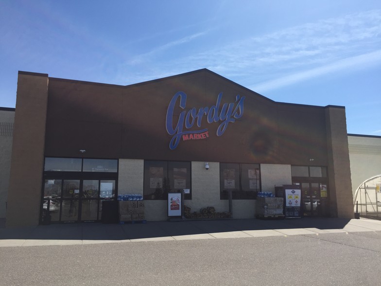 Primary Photo Of 1031 W Clairemont Ave, Eau Claire Supermarket For Sale