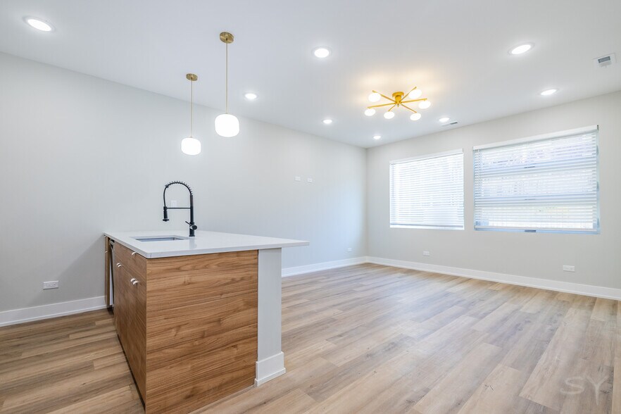 More Photos Of 6220 S King Dr, Chicago Multifamily For Sale