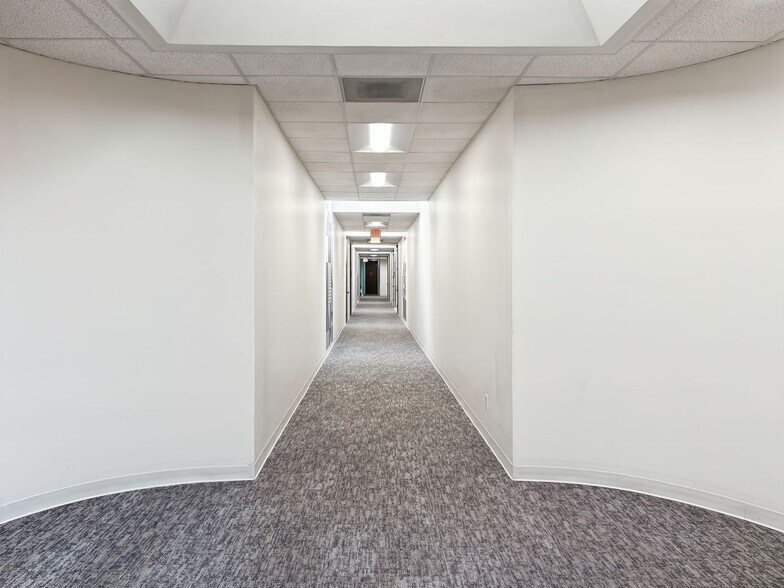 More Photos Of 8968-8998 Kirby Dr, Houston Coworking Space