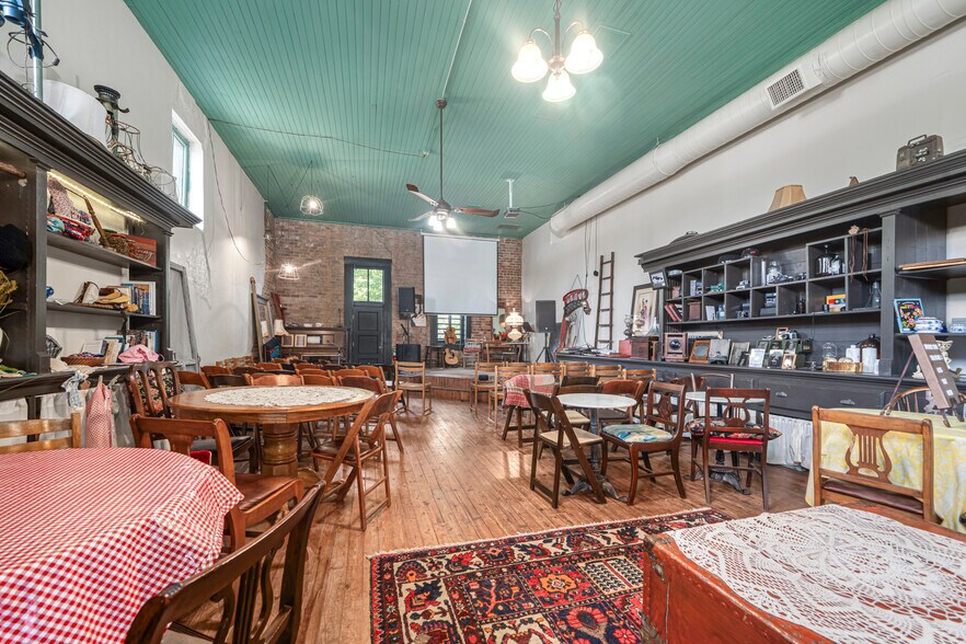 More Photos Of 411 E Front Ave, Chester Hospitality For Sale