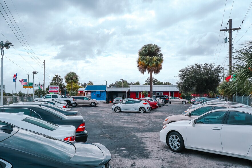 More Photos Of 6113 E Colonial Dr, Orlando Auto Dealership For Lease