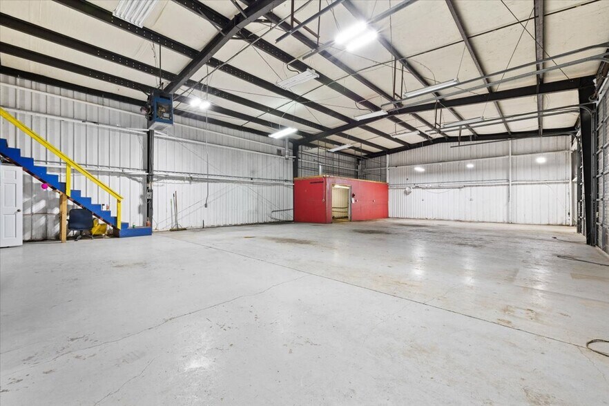 More Photos Of 13605-13609 State Highway 75, Remlap Service For Sale