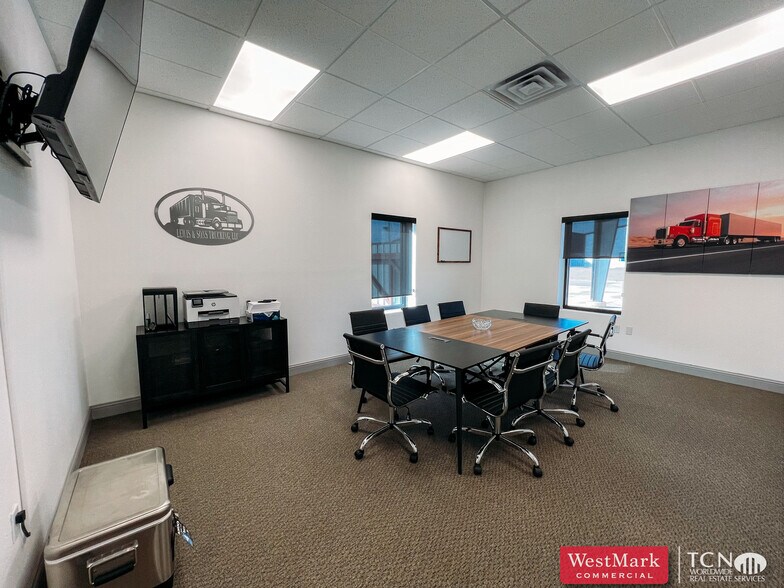 More Photos Of 6621 Xenia, Lubbock Warehouse For Sale