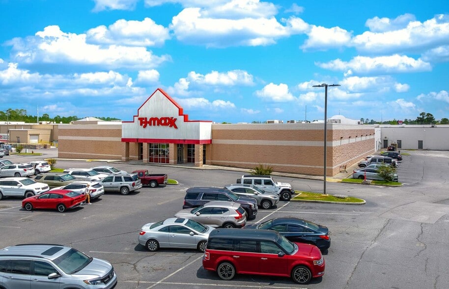 More Photos Of 2215 Memorial Dr, Waycross General Retail For Sale