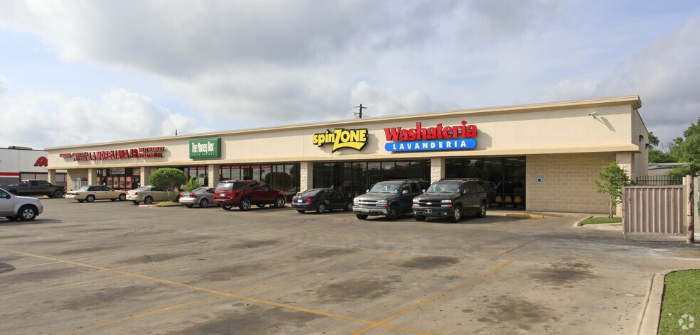 Primary Photo Of 1909 E William Cannon Dr, Austin Unknown For Lease