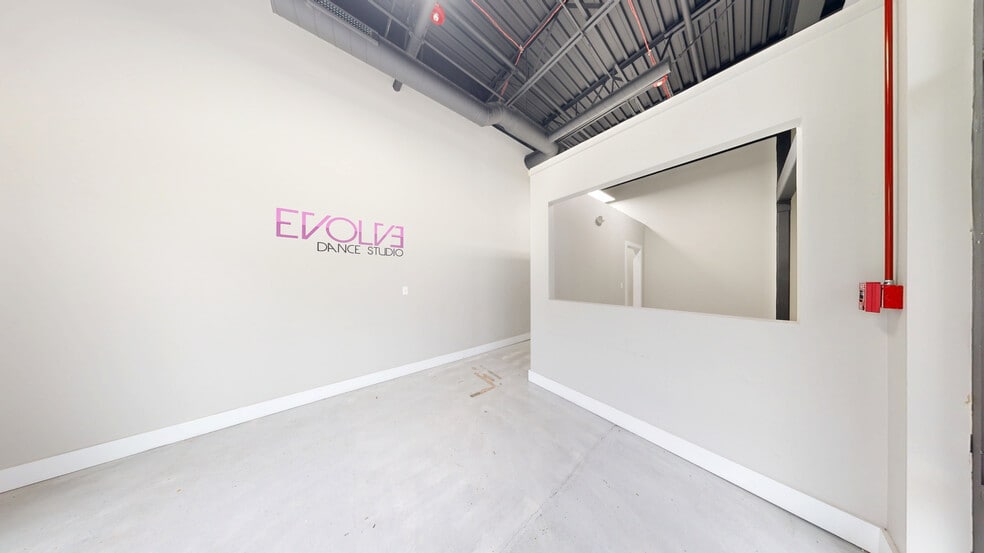 Primary Photo Of 231 N Bolingbrook Dr, Bolingbrook Storefront Retail Office For Lease