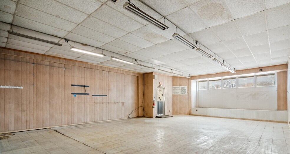 More Photos Of 300 E 8 Mile Rd, Detroit Warehouse For Lease