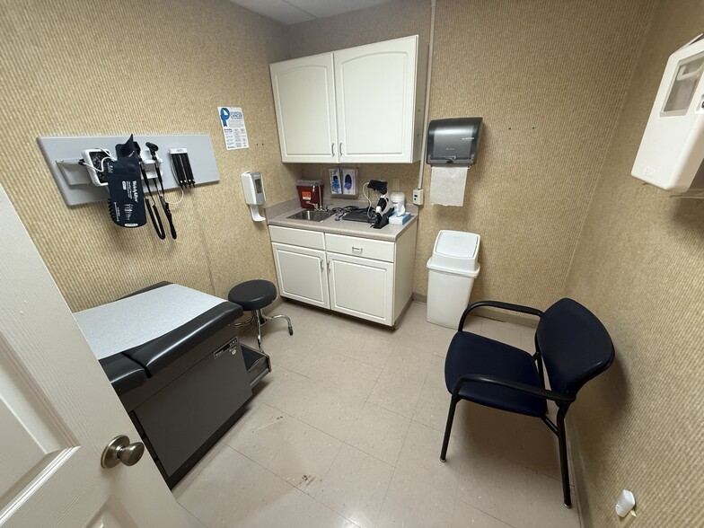 More Photos Of 1423 Palmetto Rd, Tupelo Healthcare For Sale