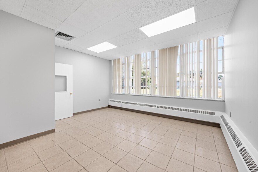 More Photos Of 325 Bridge St, Old Forge Manufacturing For Lease