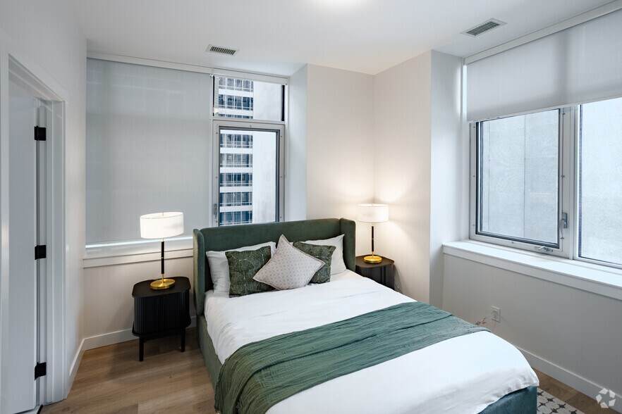 More Photos Of 736 8 Av SW, Calgary Apartments For Lease