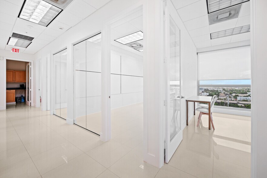 More Photos Of 175 SW 7th St, Miami Medical For Sale