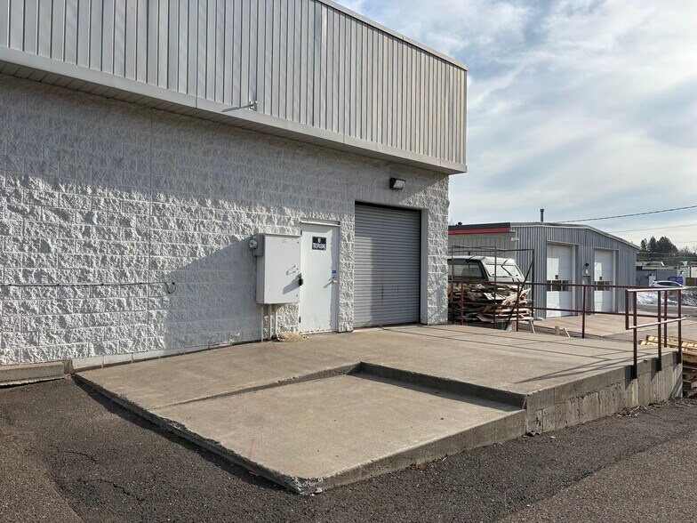 More Photos Of 302 E Central Entrance, Duluth Freestanding For Lease