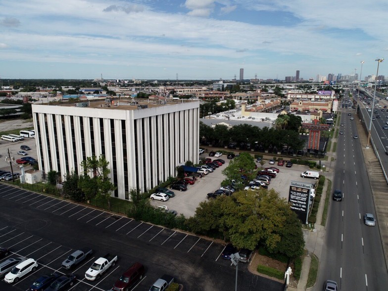 Primary Photo Of 6776 Southwest Fwy, Houston Medical For Sale