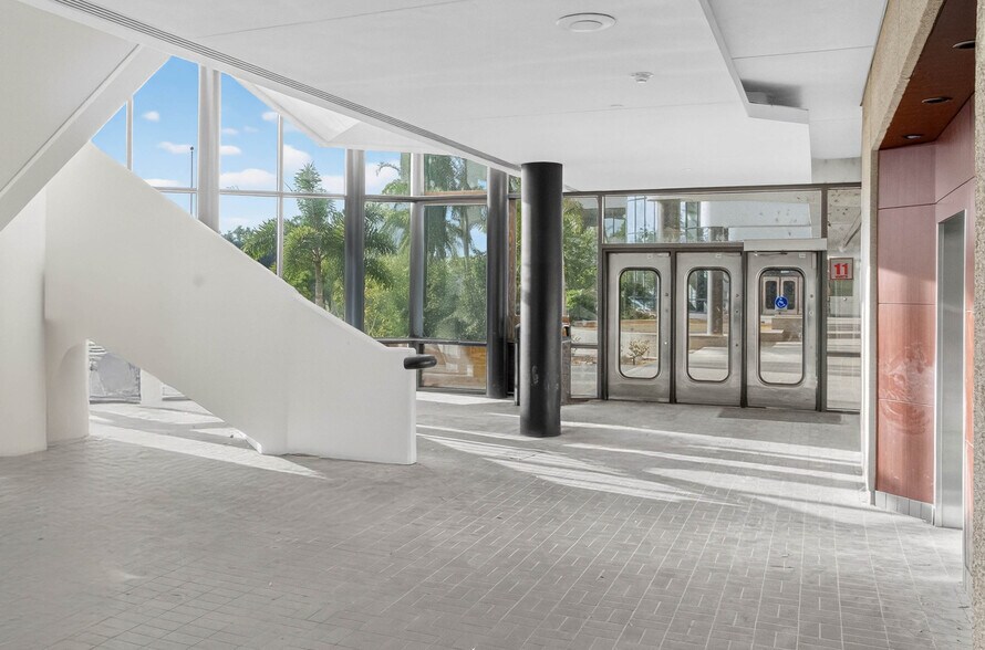 More Photos Of 555 Lake Border Dr, Apopka Office For Sale